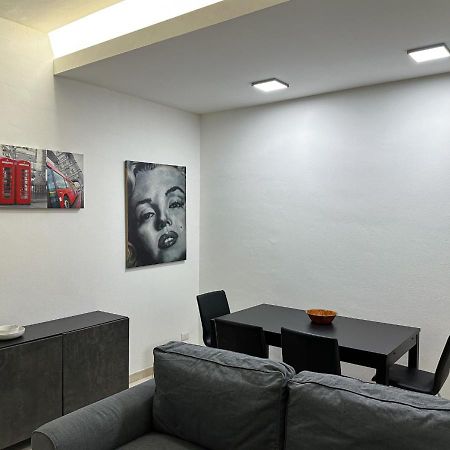 Modern Cenisio Apartment - Self Check-In & Parking Milano Exteriör bild