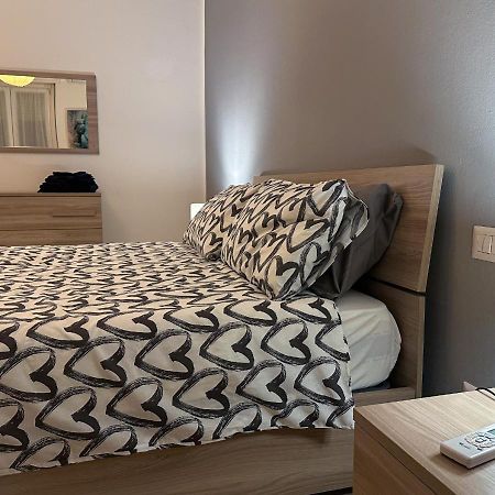 Modern Cenisio Apartment - Self Check-In & Parking Milano Exteriör bild