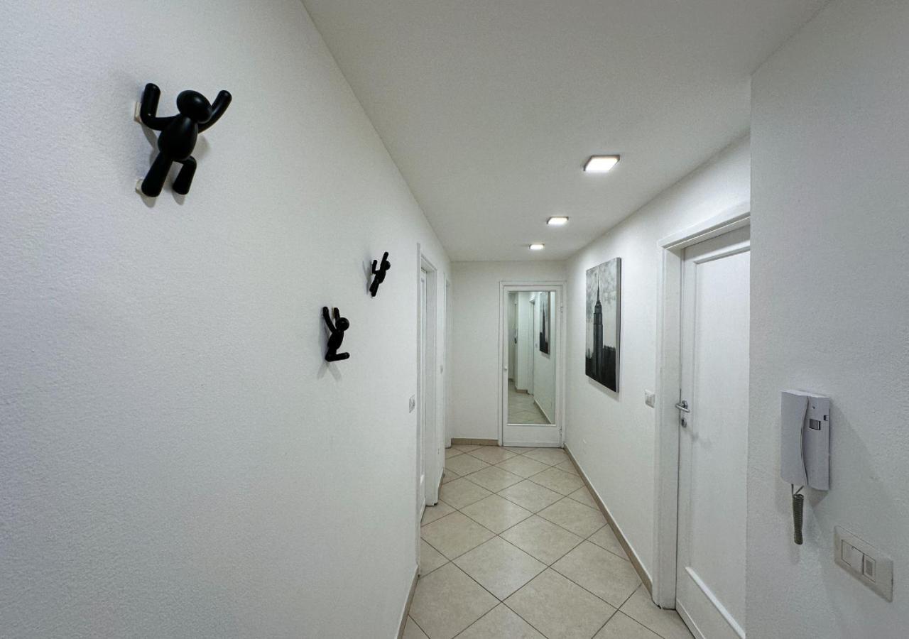 Modern Cenisio Apartment - Self Check-In & Parking Milano Exteriör bild